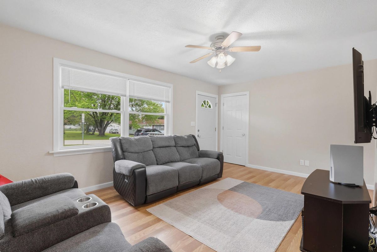 137 E 7th Street, Coal Valley, IL 61240