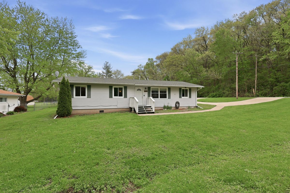 137 E 7th Street, Coal Valley, IL 61240