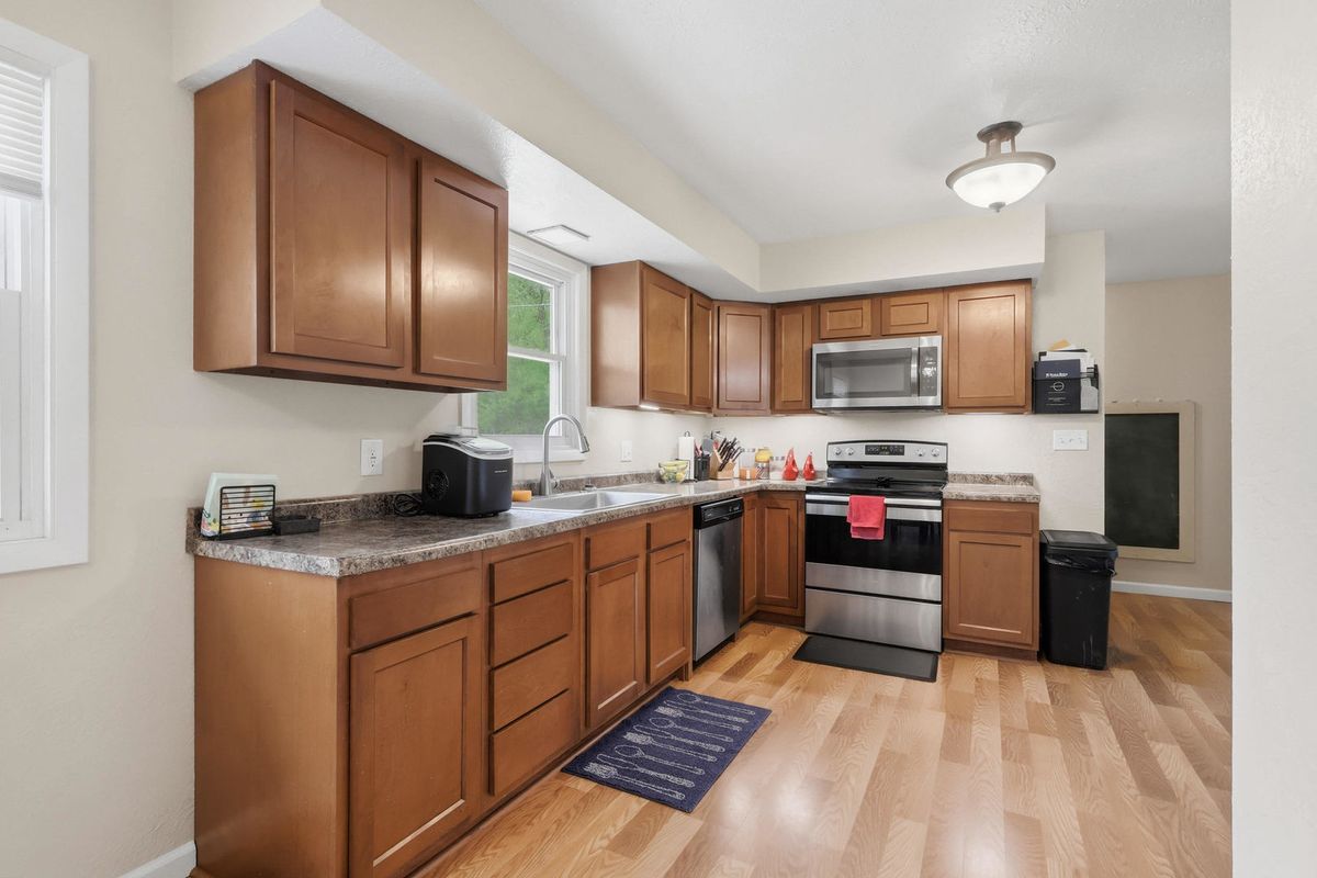 137 E 7th Street, Coal Valley, IL 61240