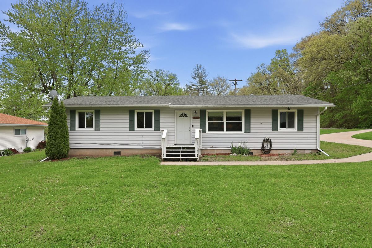 137 7th Street, Coal Valley, IL 61240