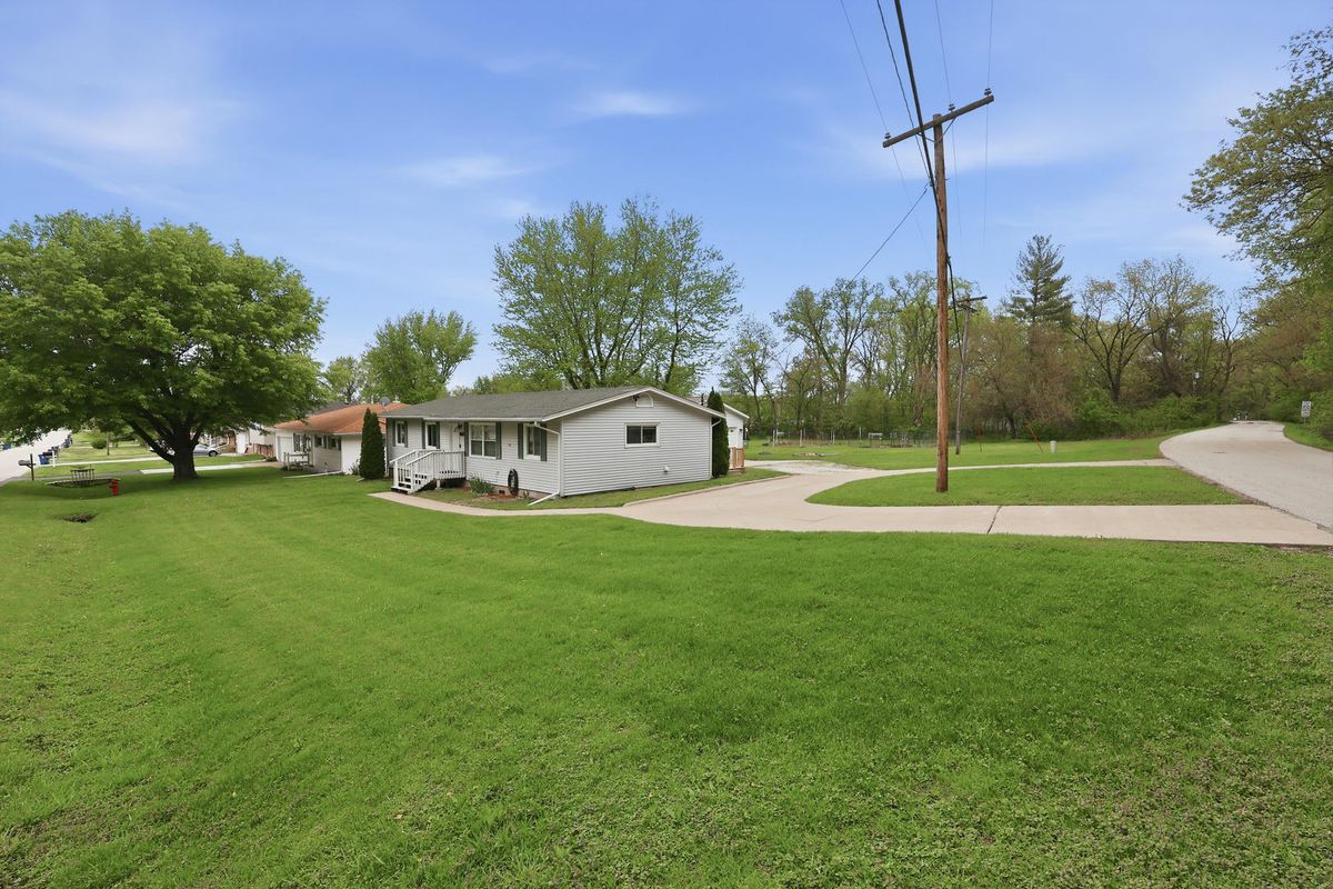 137 E 7th Street, Coal Valley, IL 61240