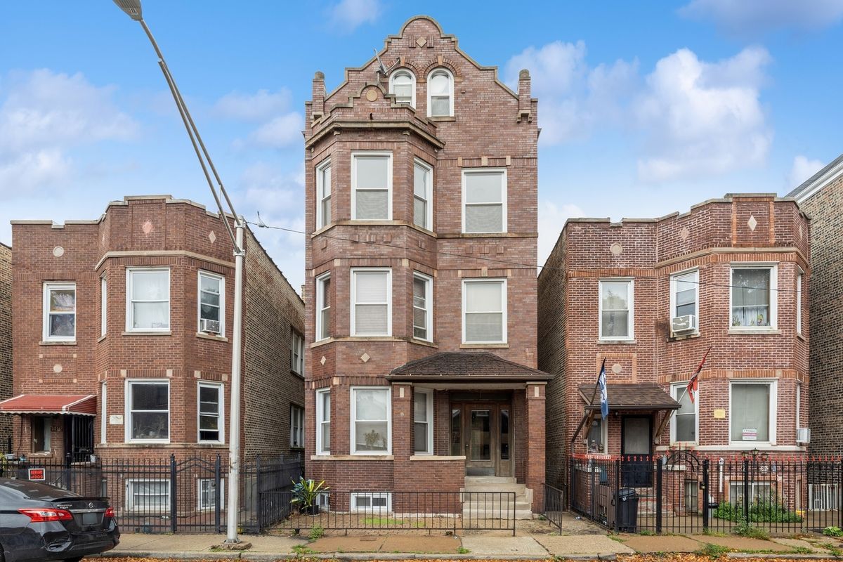 3213 Lituanica Avenue, Chicago, IL 60608