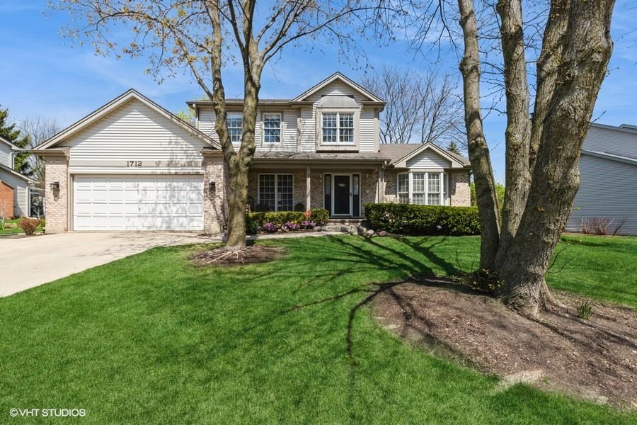 1712 Juliet Lane — Libertyville, IL 60048