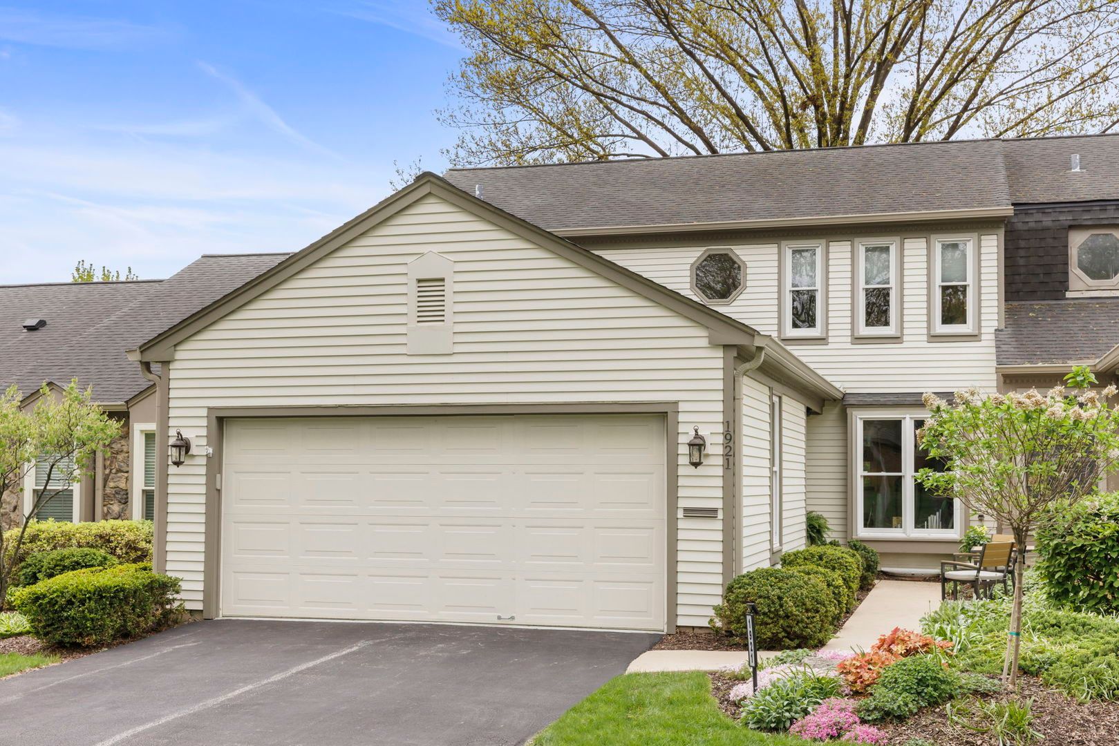 1921 Wexford Circle — Wheaton, IL 60189