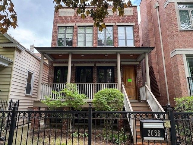 2036 W BARRY Avenue — Chicago, IL 60618