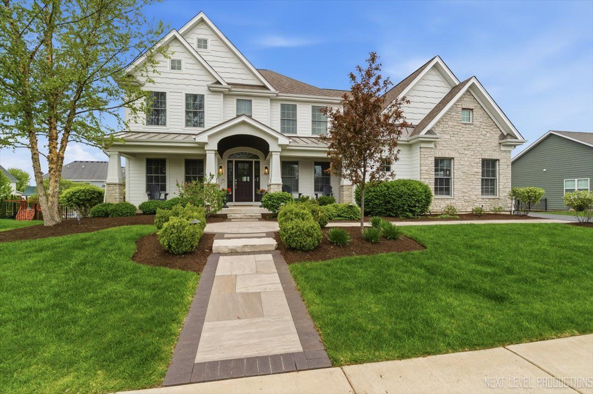 39W829 KELLAR Square, Geneva, IL 60134