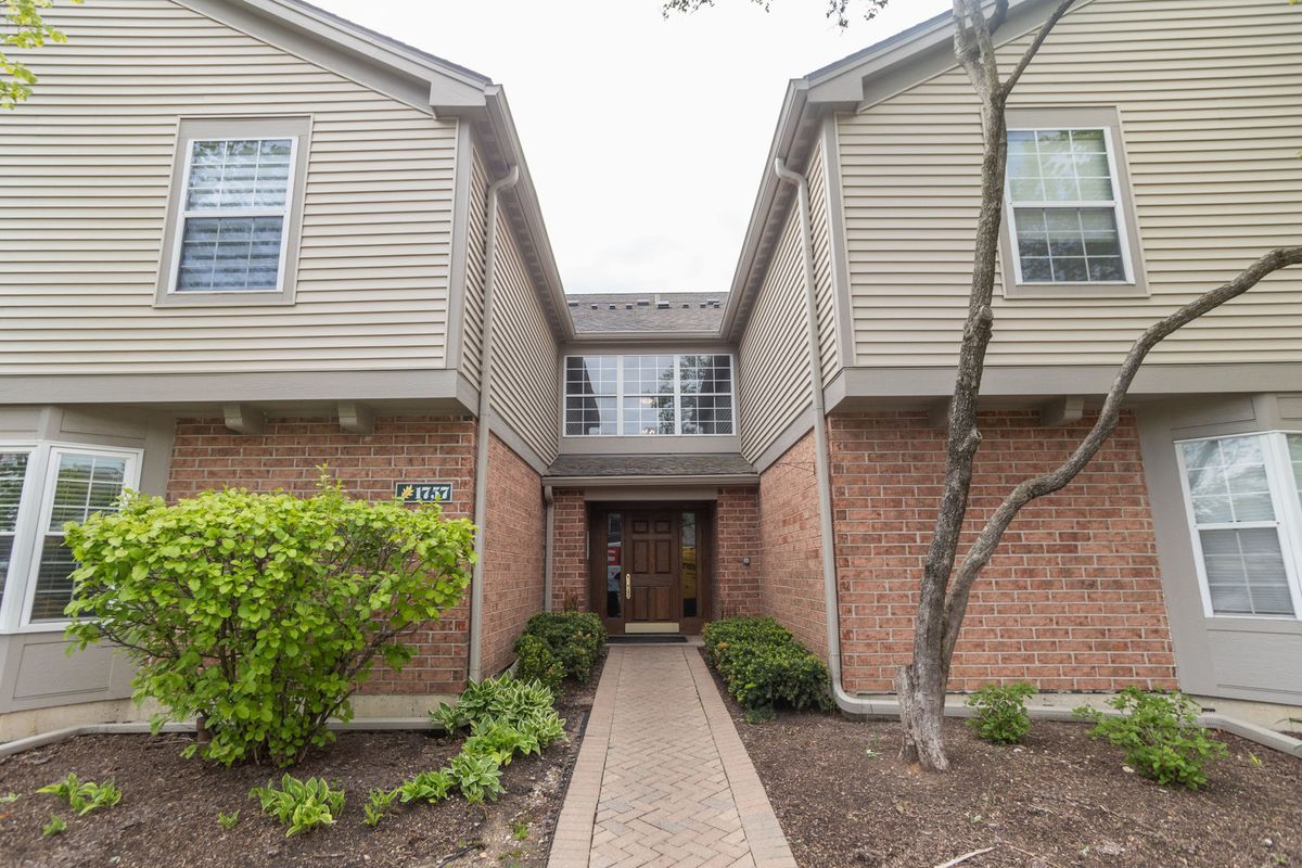 1757 Eastwood Court, Schaumburg, IL 60195