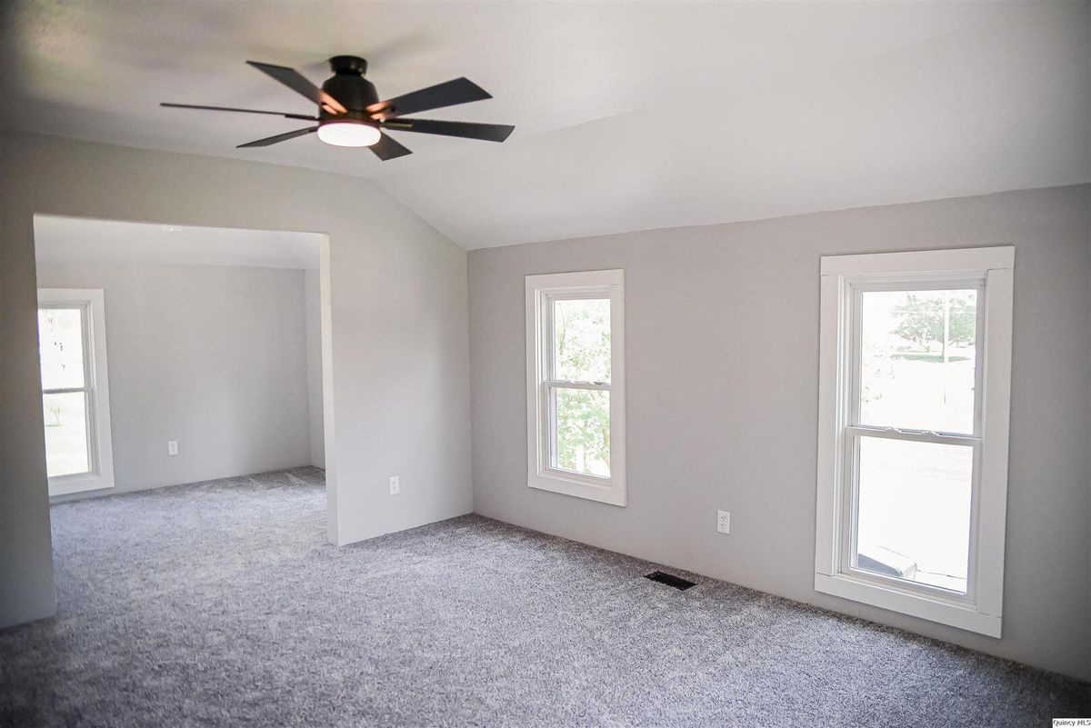 113 W 4th, Golden, IL 62339