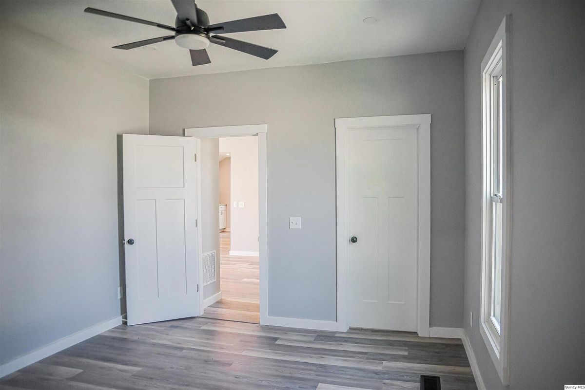 113 W 4th, Golden, IL 62339