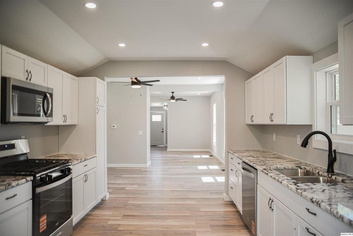 113 W 4th, Golden, IL 62339