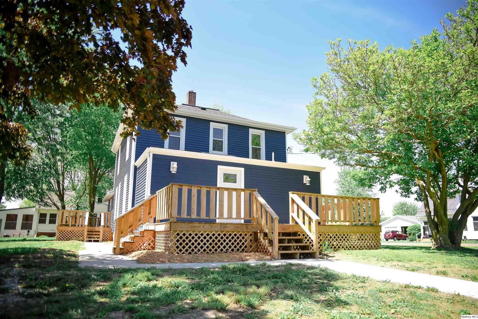 113 W 4th — Golden, IL 62339
