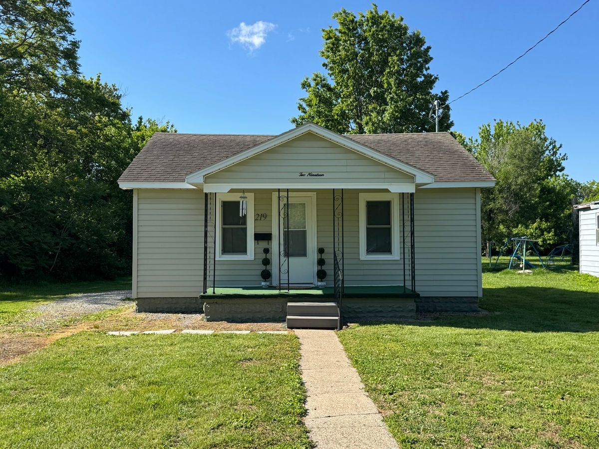 219 7th Street, Flora, IL 62839