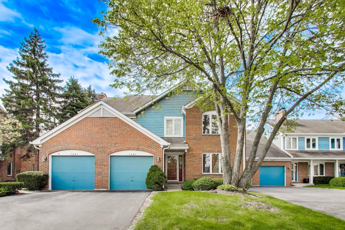 1663 Courtland Drive, Arlington Heights, IL 60004