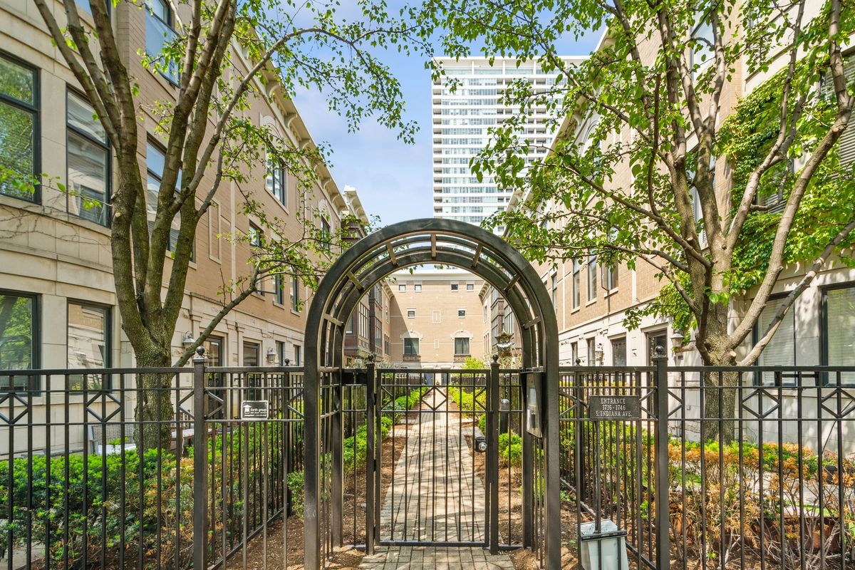 1738 Indiana Avenue, Chicago, IL 60616