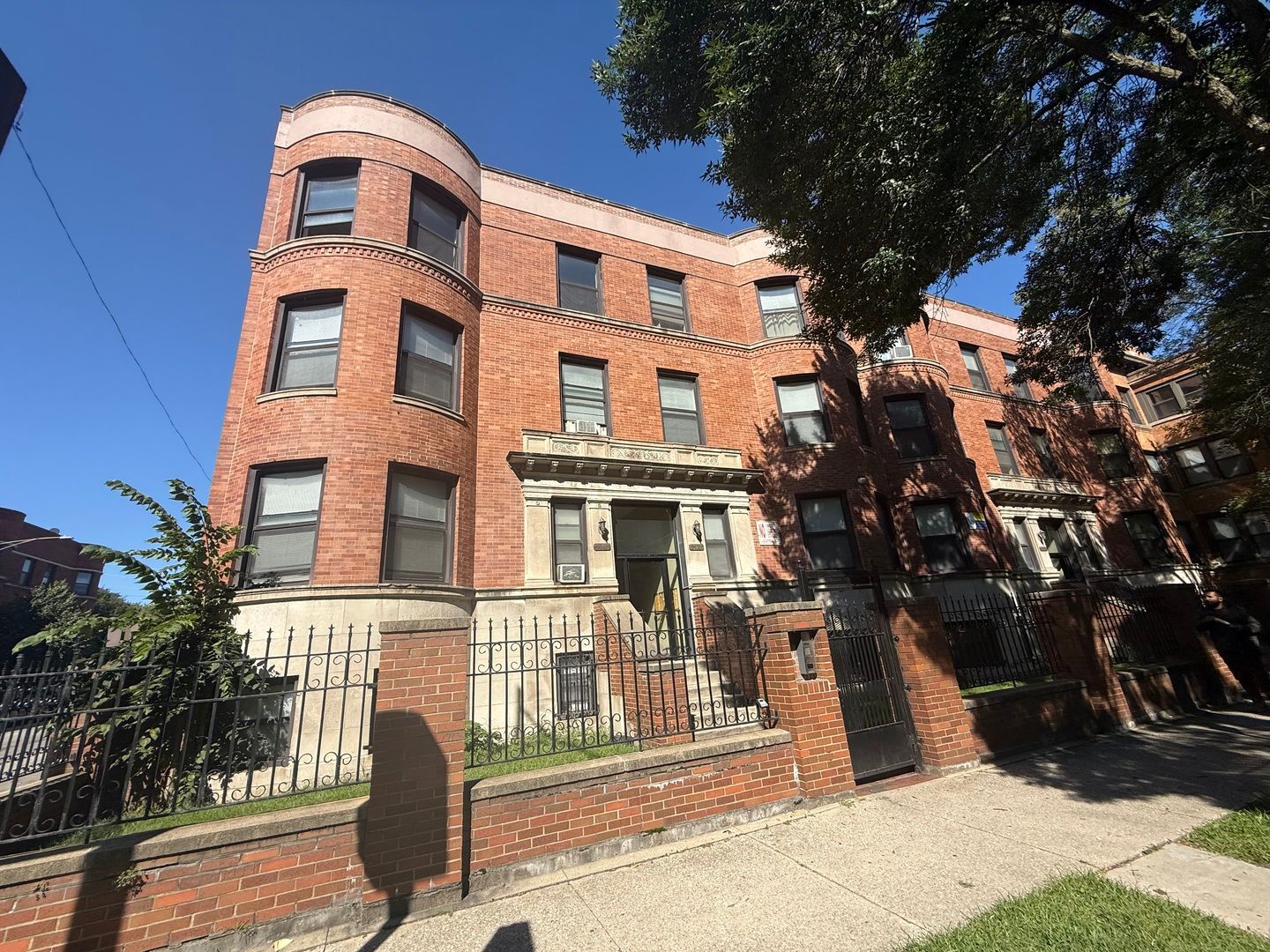 5858 S King Drive #2 — Chicago, IL 60637