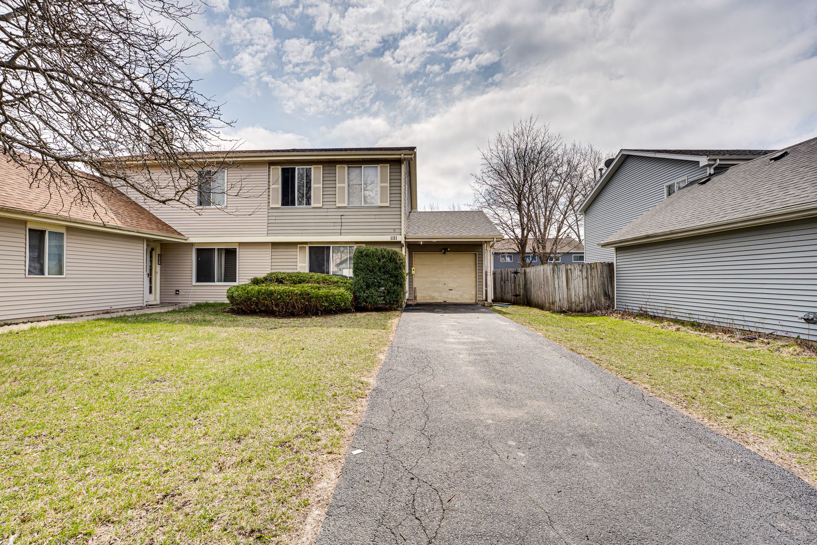 1111 Brunswick Lane — Aurora, IL 60504