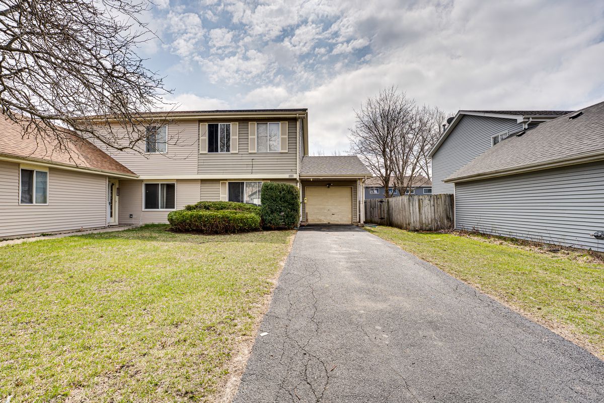 1111 Brunswick Lane, Aurora, IL 60504