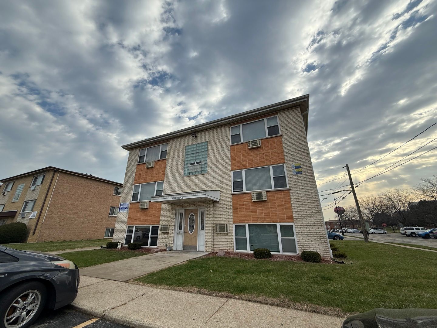 9595 Maple Drive #2N — Rosemont, IL 60018