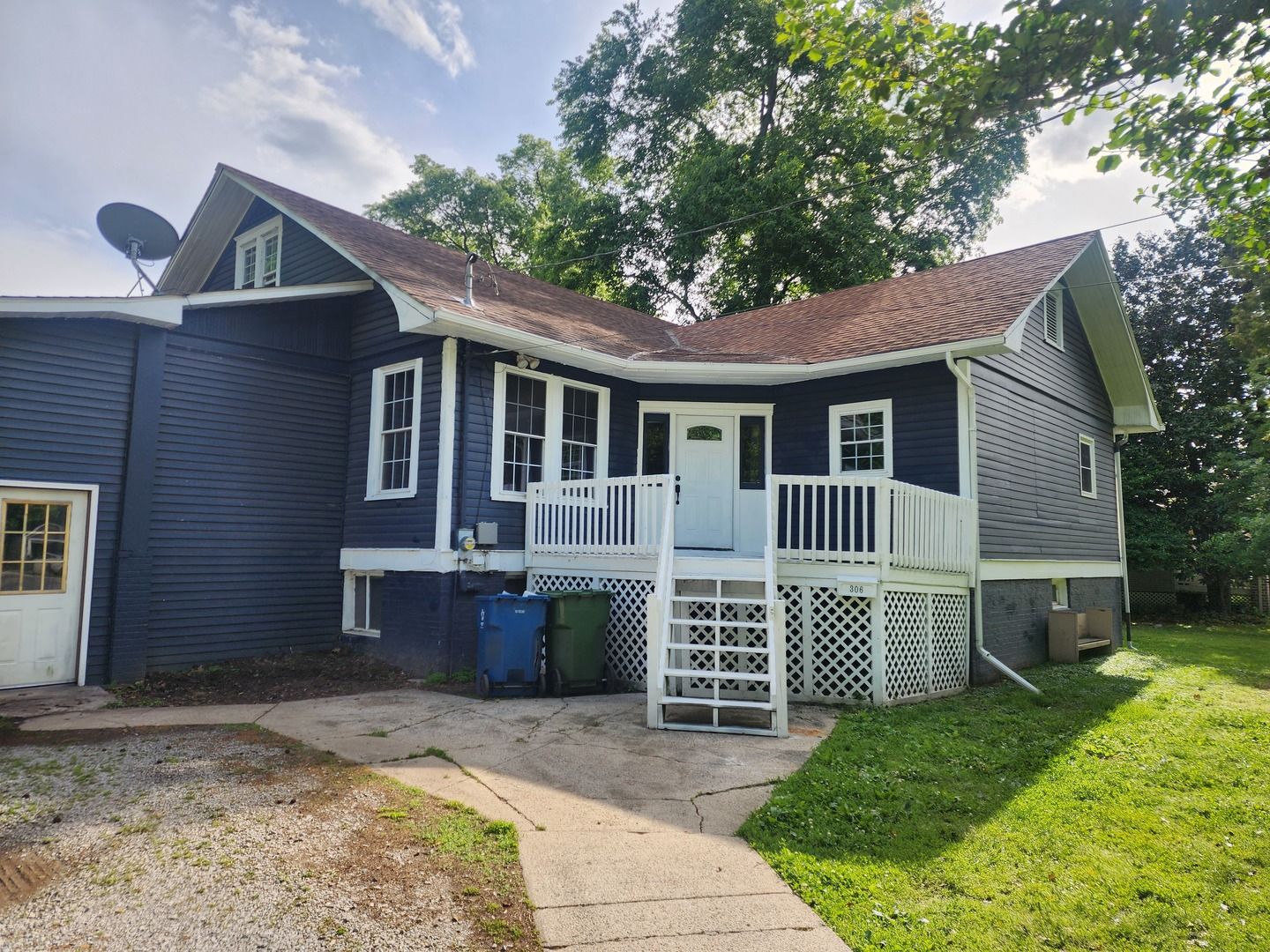 306 W Webster Street — Benton, IL 62812