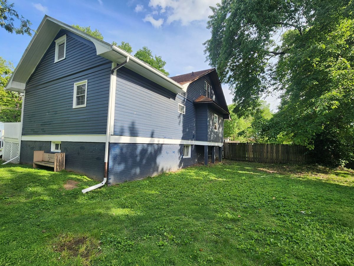 306 W Webster Street, Benton, IL 62812