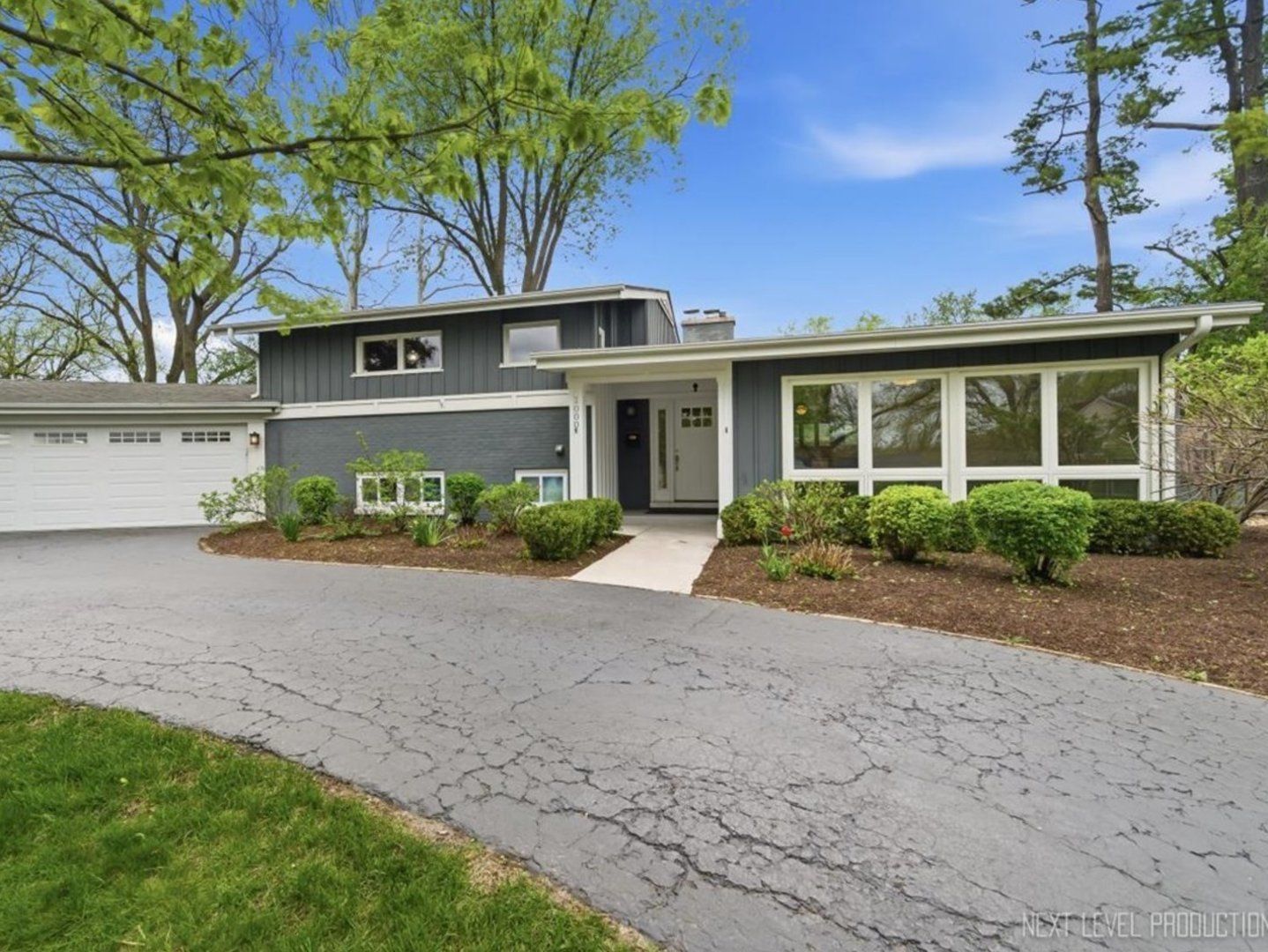 1000 CREST Street — Wheaton, IL 60189