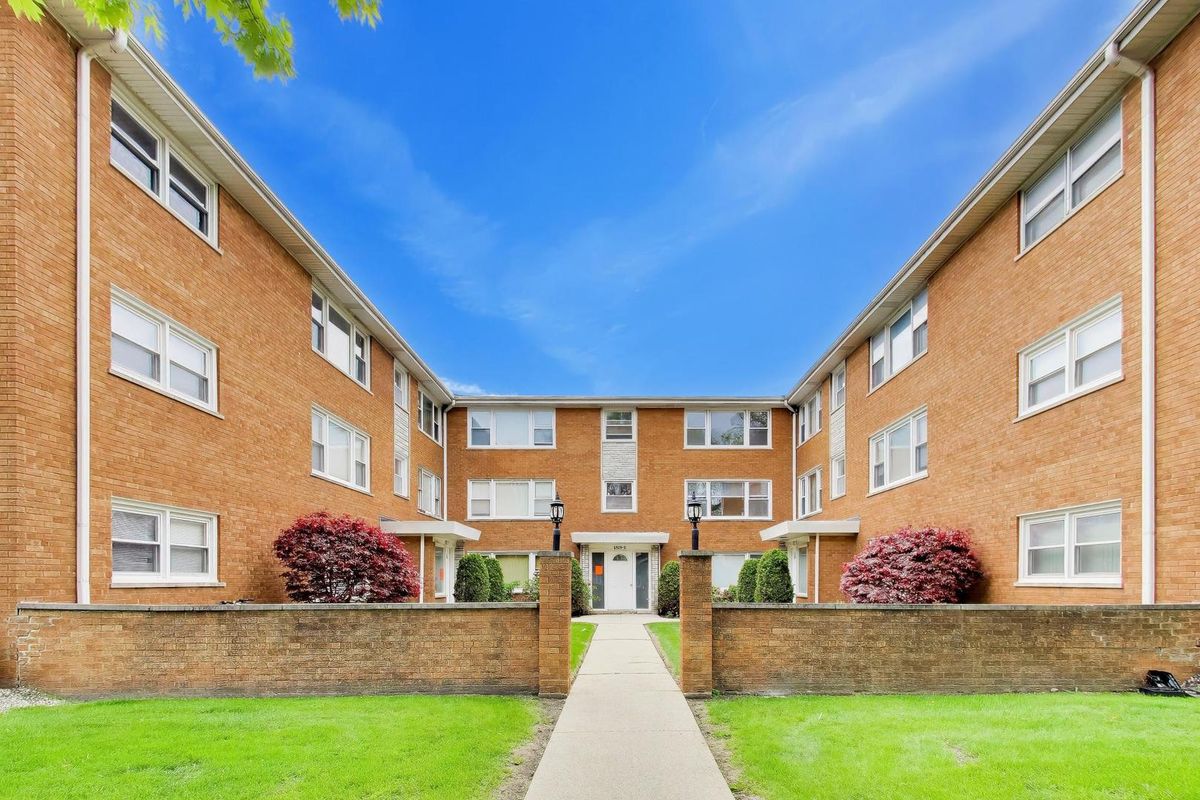 6931 64th Place, Chicago, IL 60638