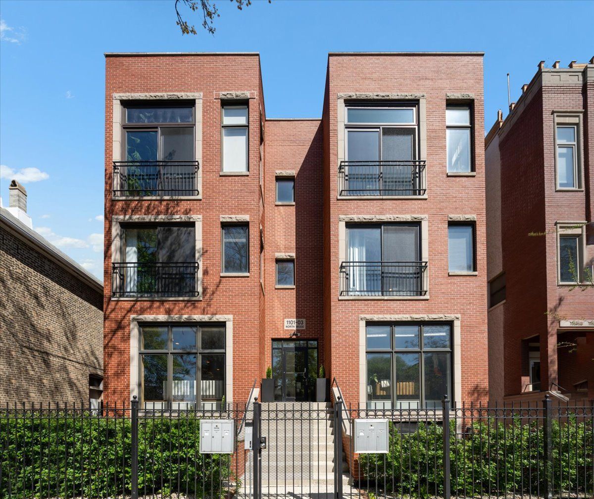 1103 N Wood Street #1N — Chicago, IL 60622