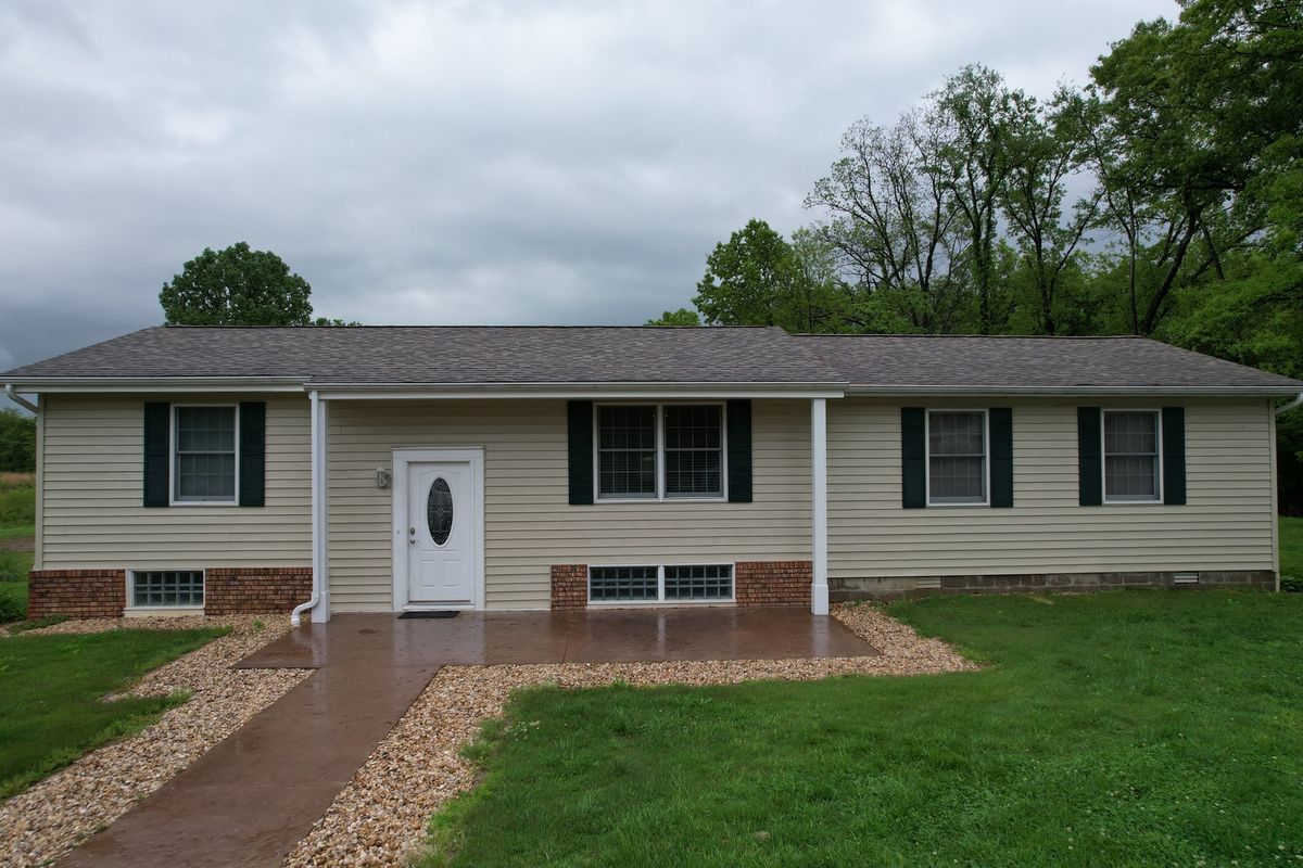 22664 N Hails Lane, Texico, IL 62889