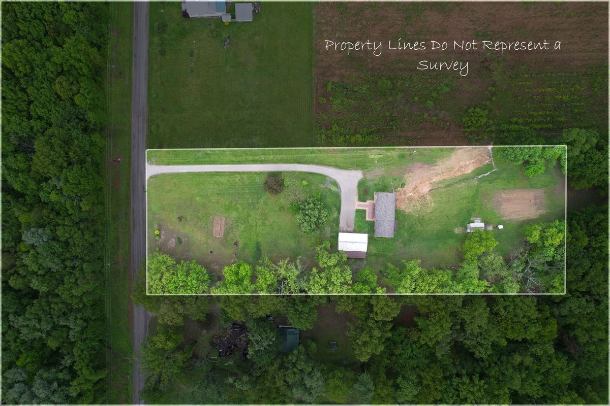 22664 N Hails Lane, Texico, IL 62889