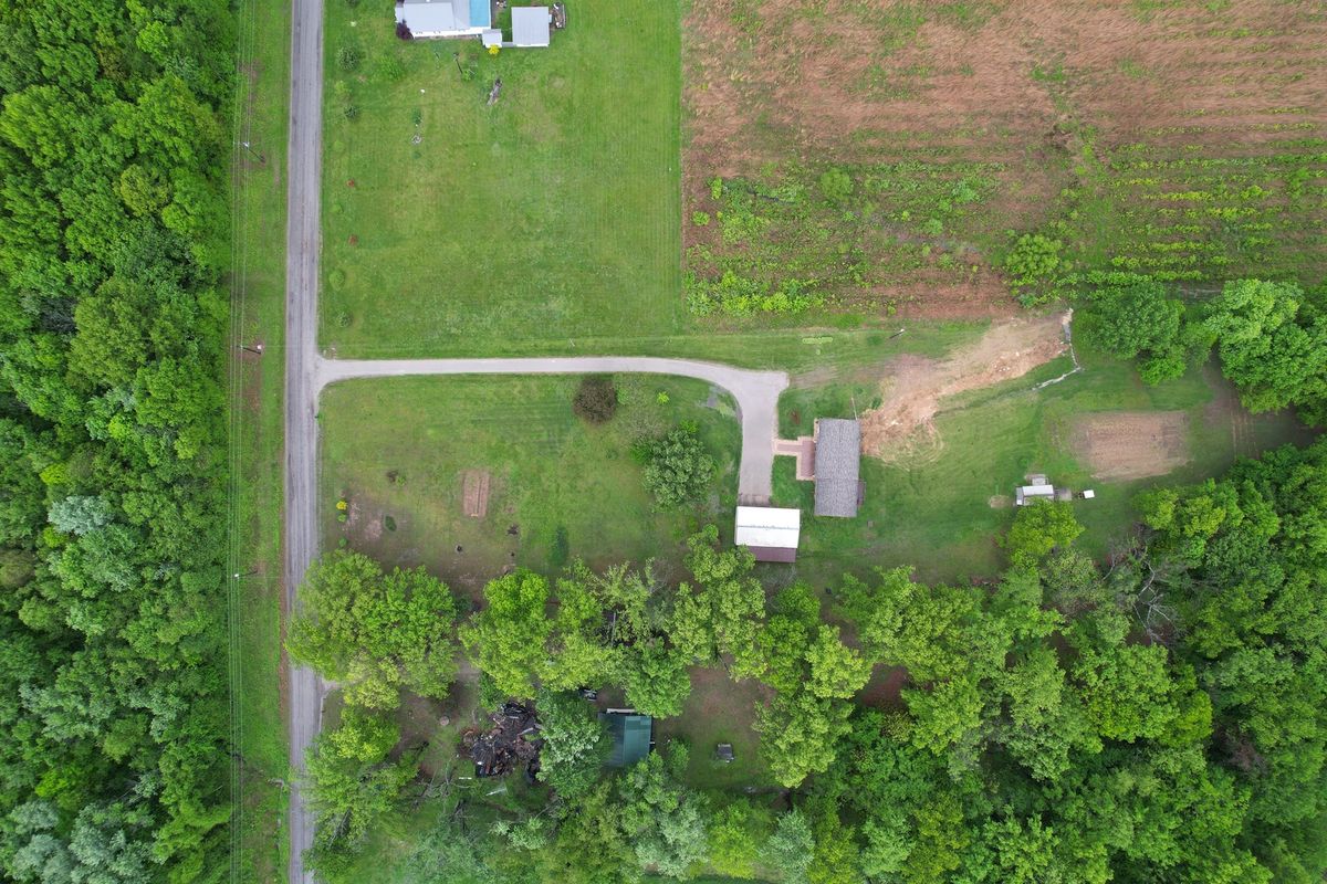 22664 N Hails Lane, Texico, IL 62889
