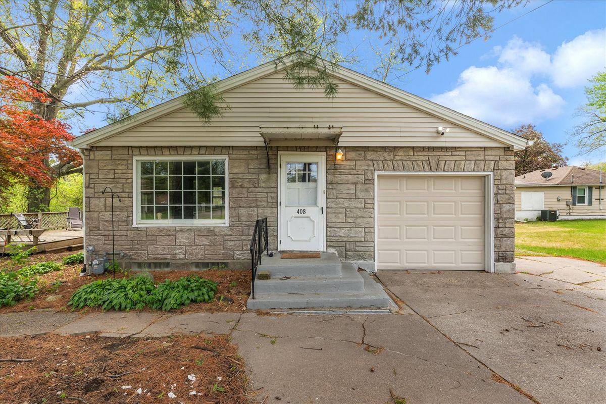 408 32nd Avenue, Moline, IL 61265