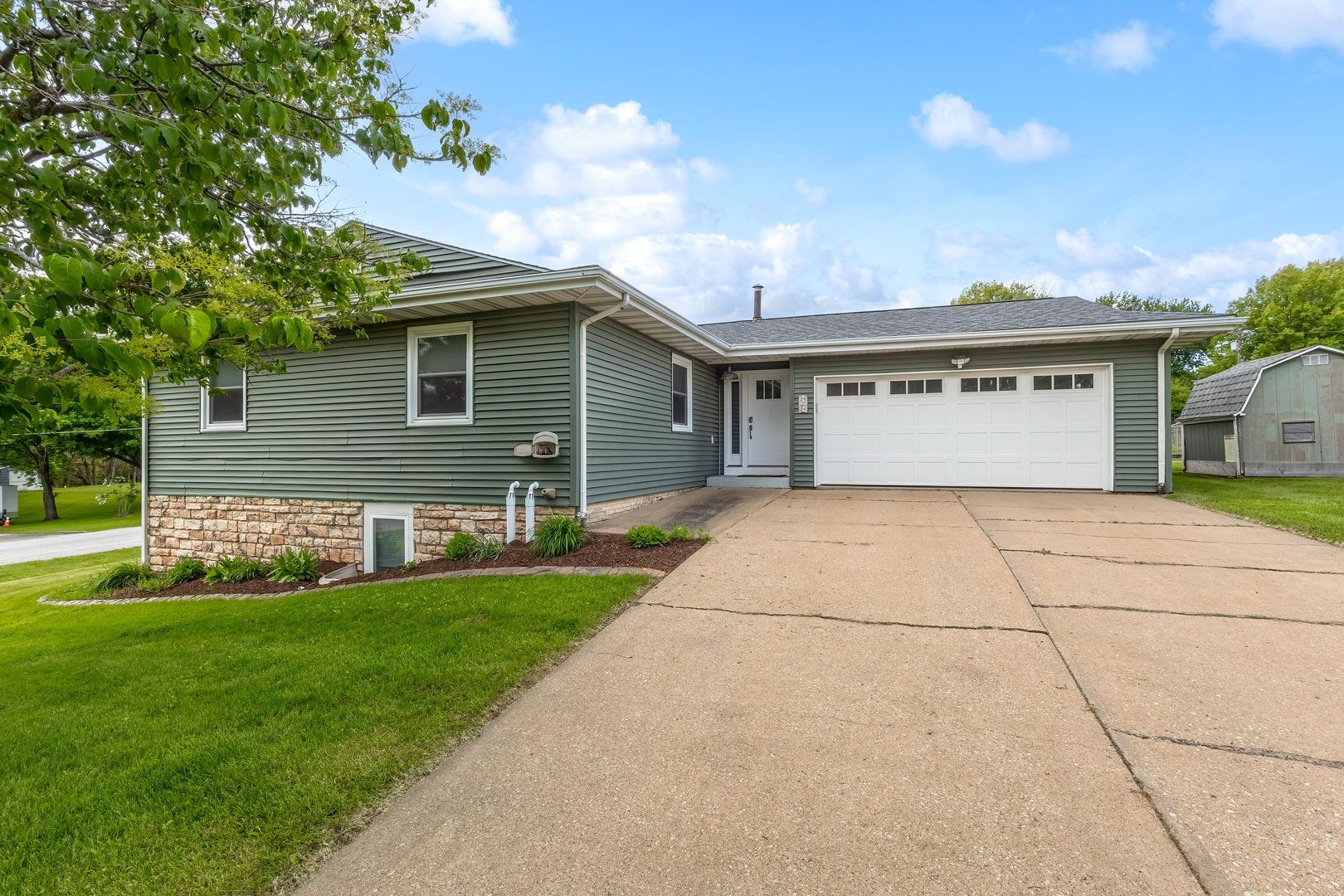 11621 25th Street W — Milan, IL 61264