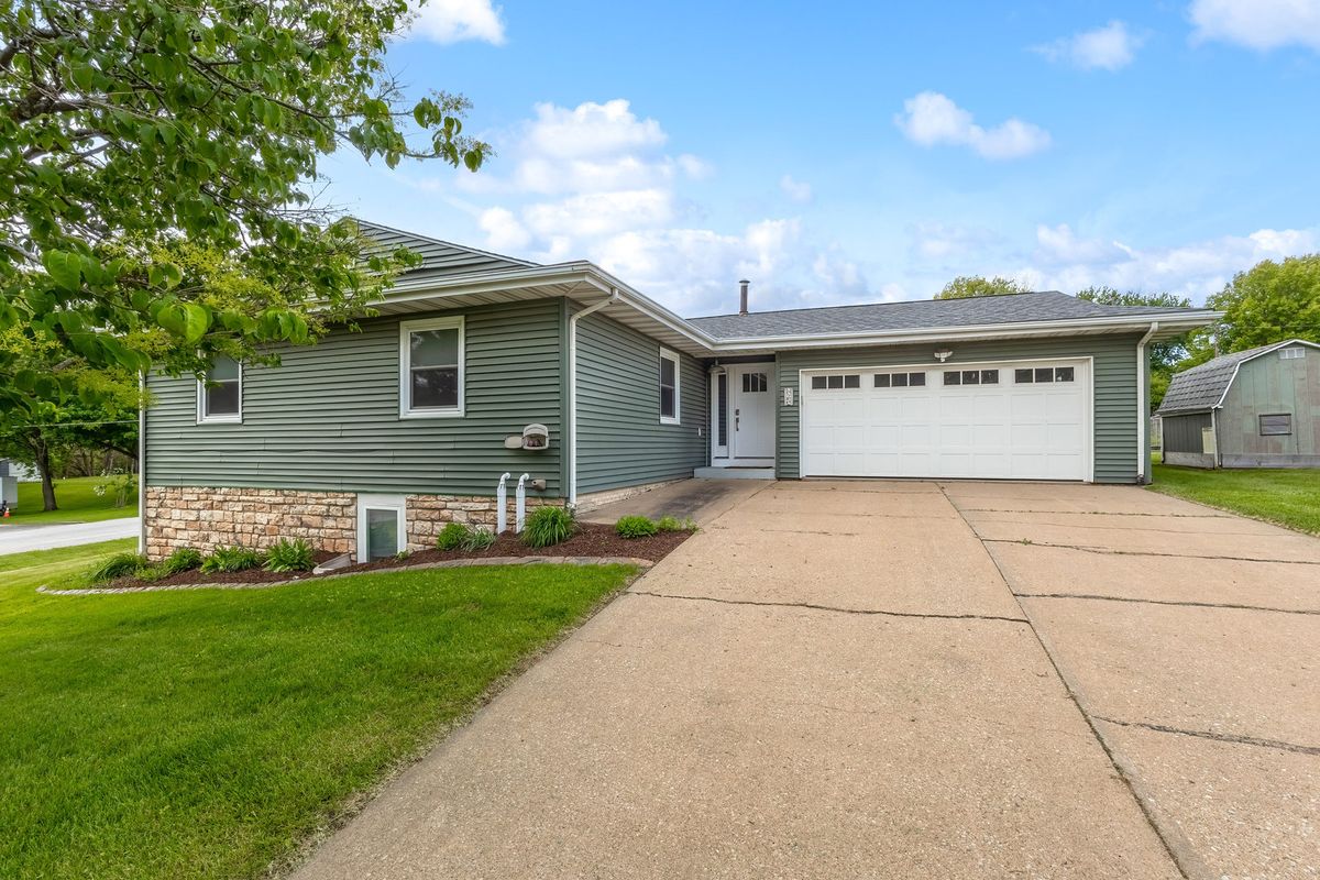 11621 25th Street, Milan, IL 61264