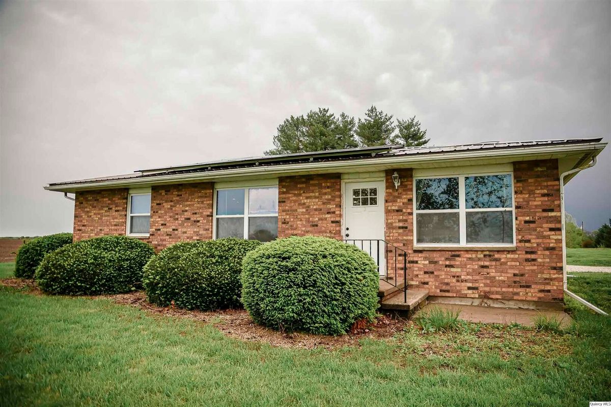 2752 Highway 96 N, Ursa, IL 62376