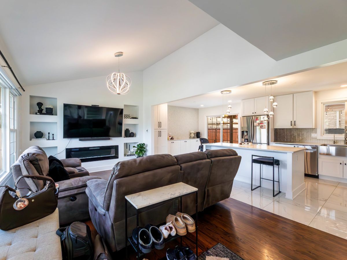 8625 W 81st Street, Justice, IL 60458