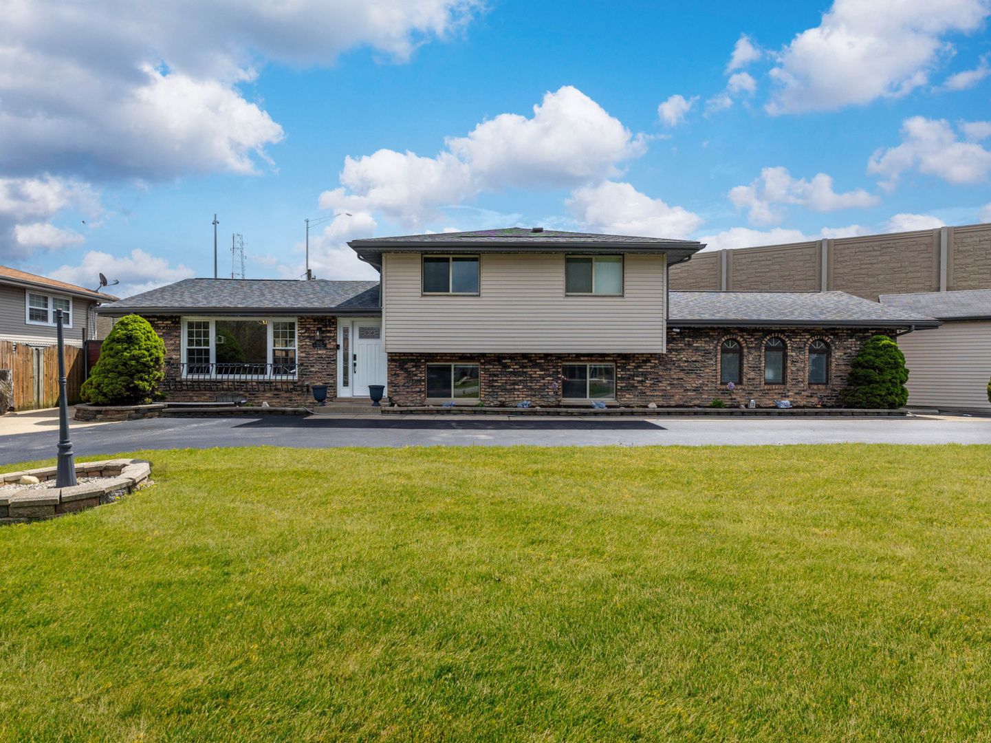 8625 W 81st Street — Justice, IL 60458