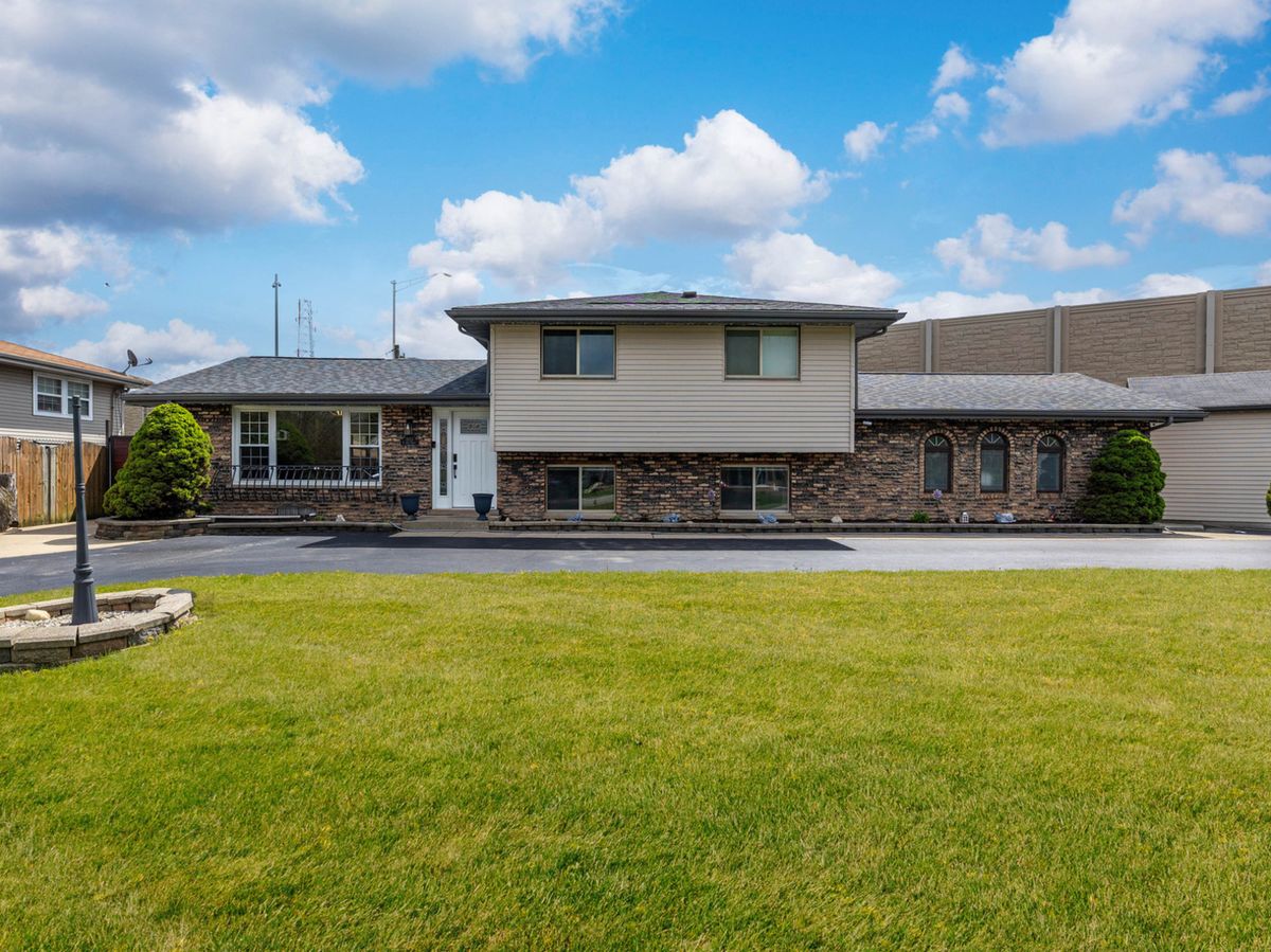 8625 81st Street, Justice, IL 60458