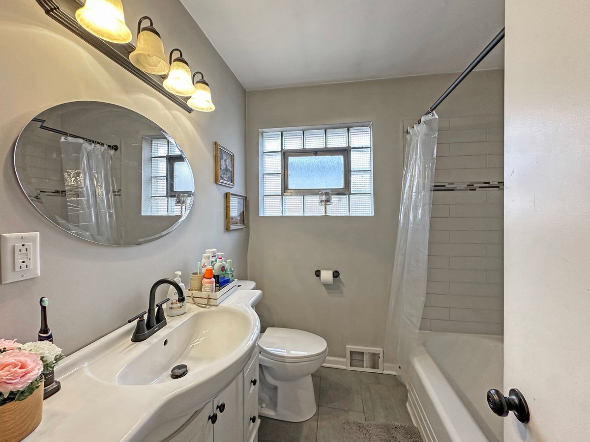 14522 S Marquette Avenue, Burnham, IL 60633