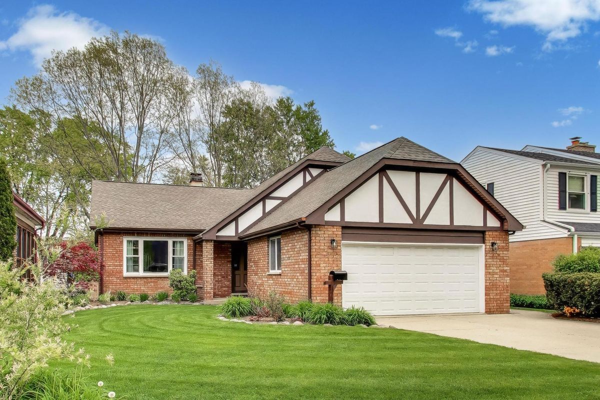 313 Hi Lusi Avenue, Mount Prospect, IL 60056
