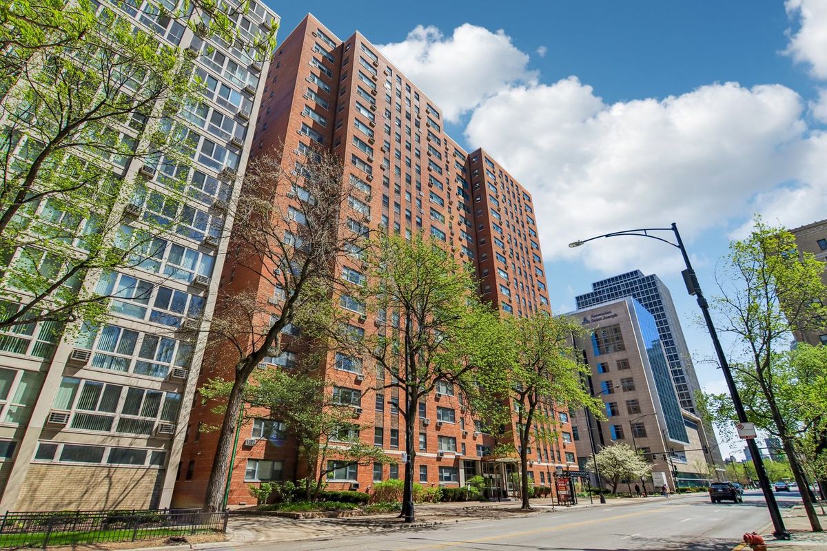 2909 Sheridan Road, Chicago, IL 60657