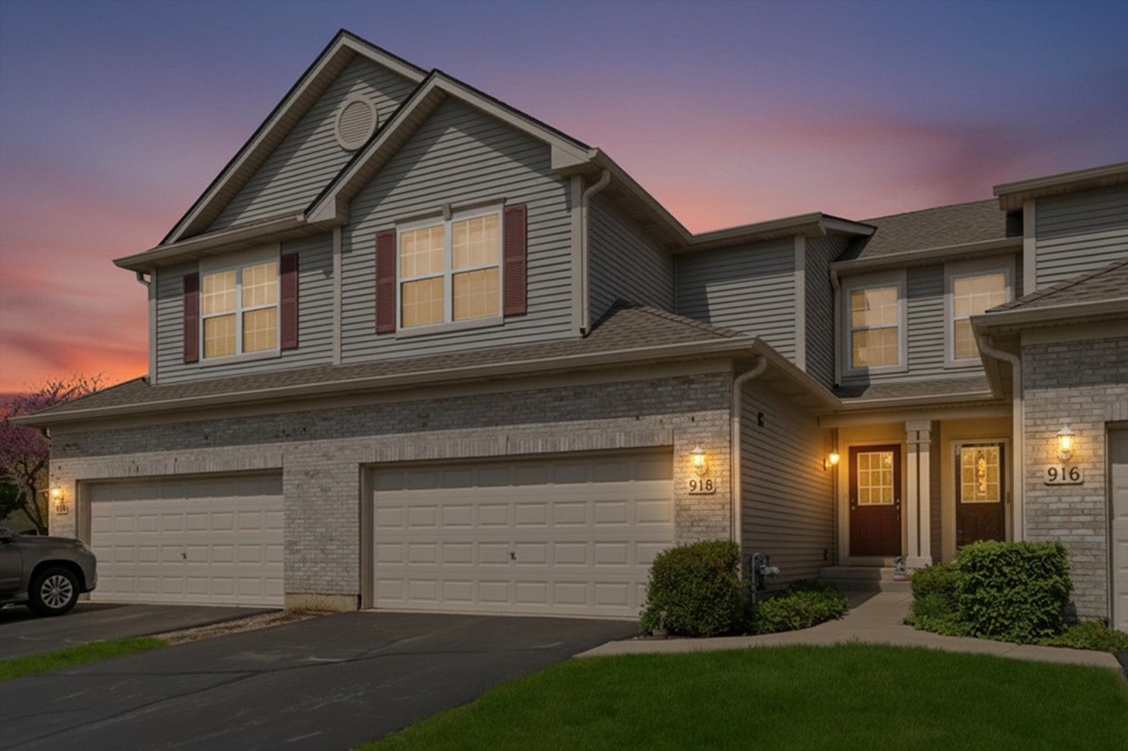 918 Oak Ridge Boulevard — Elgin, IL 60120