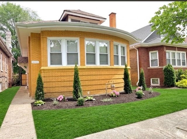 8015 S Paxton Avenue — Chicago, IL 60617