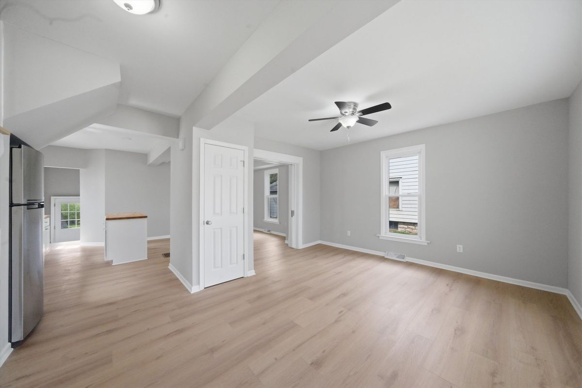 323 Douglas Avenue, Dixon, IL 61021