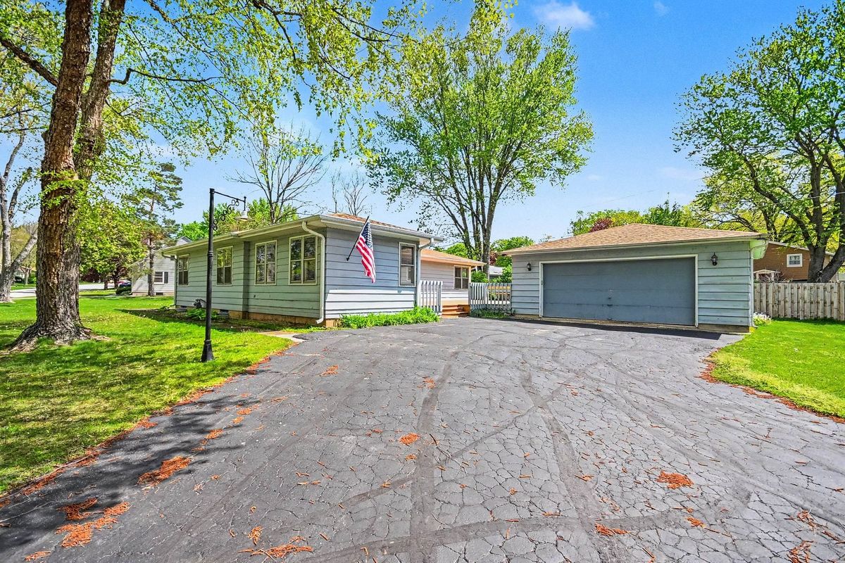 539 Lincoln Street, Algonquin, IL 60102