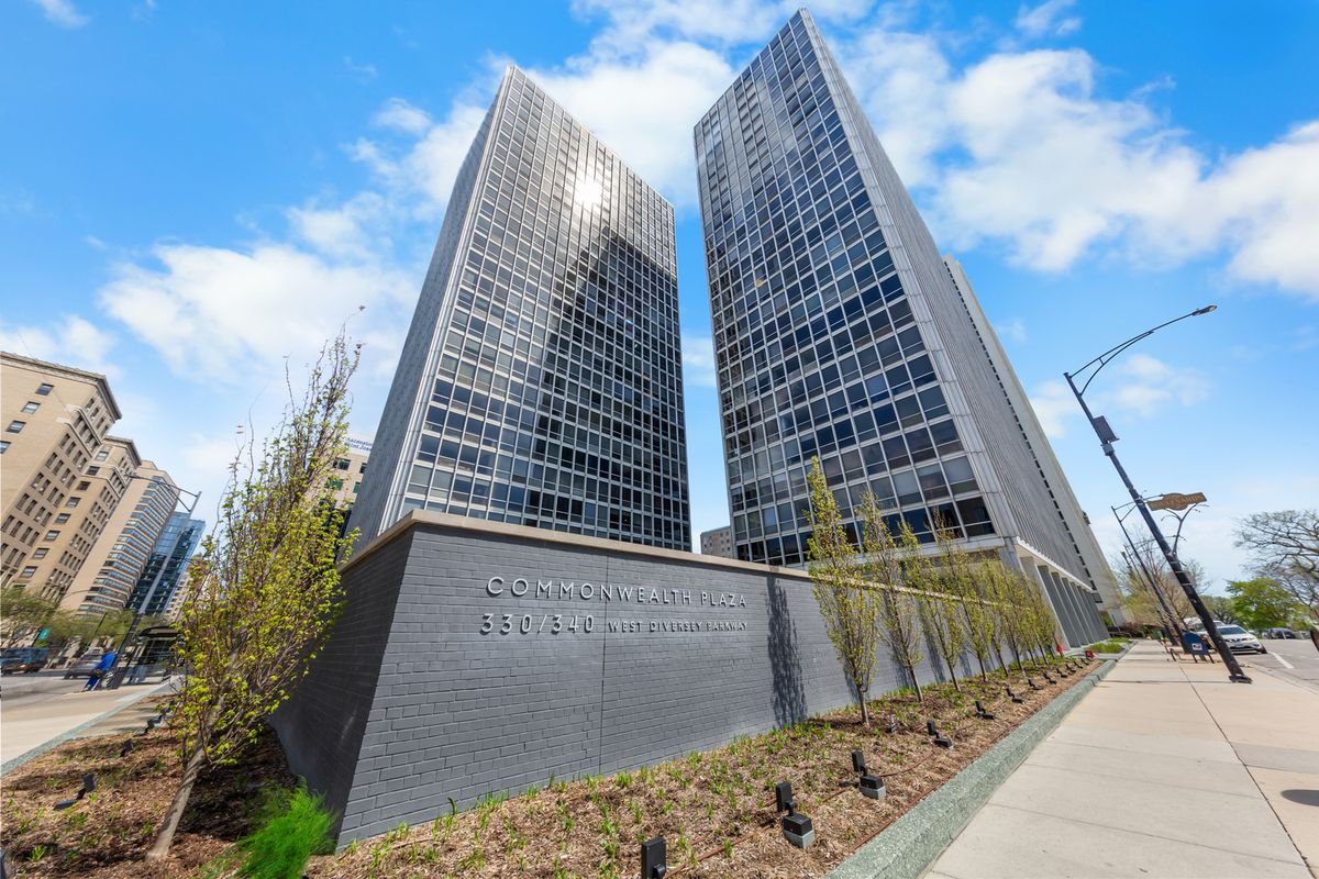 340 Diversey Parkway, Chicago, IL 60657