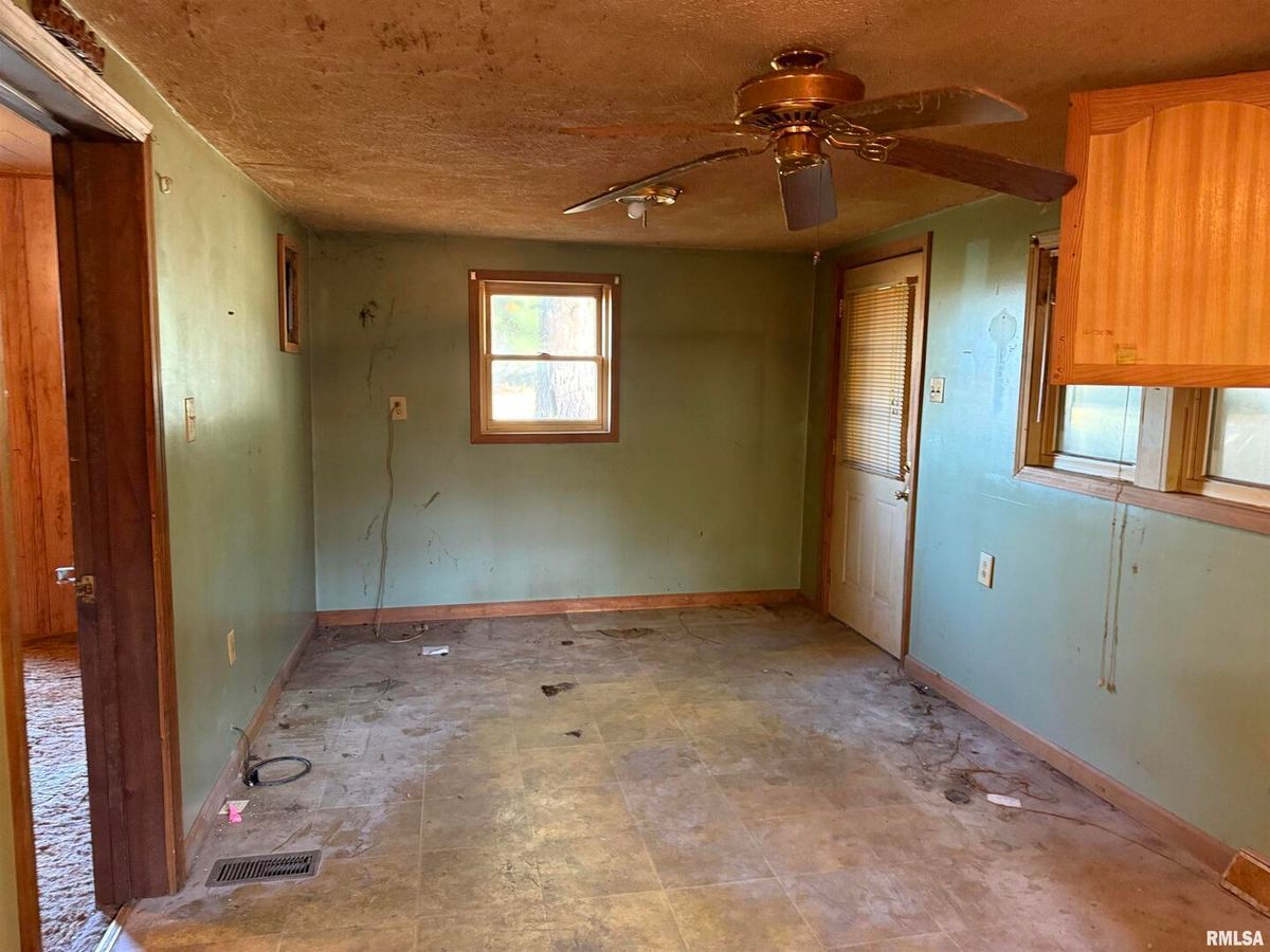 967 N Bunker Street, Equality, IL 62934