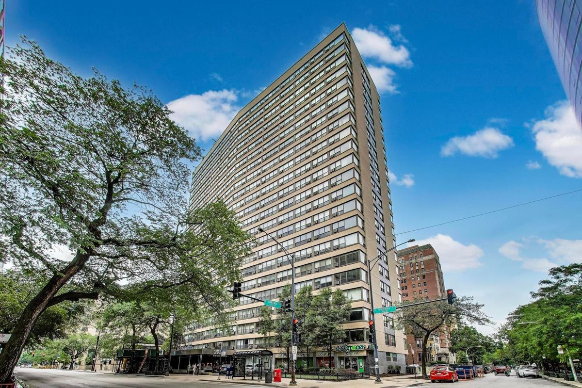 2930 Sheridan Road, Chicago, IL 60657