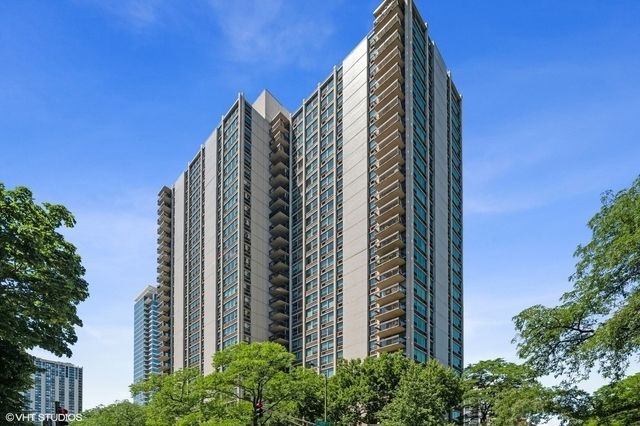 1255 N Sandburg Terrace #2912 — Chicago, IL 60610