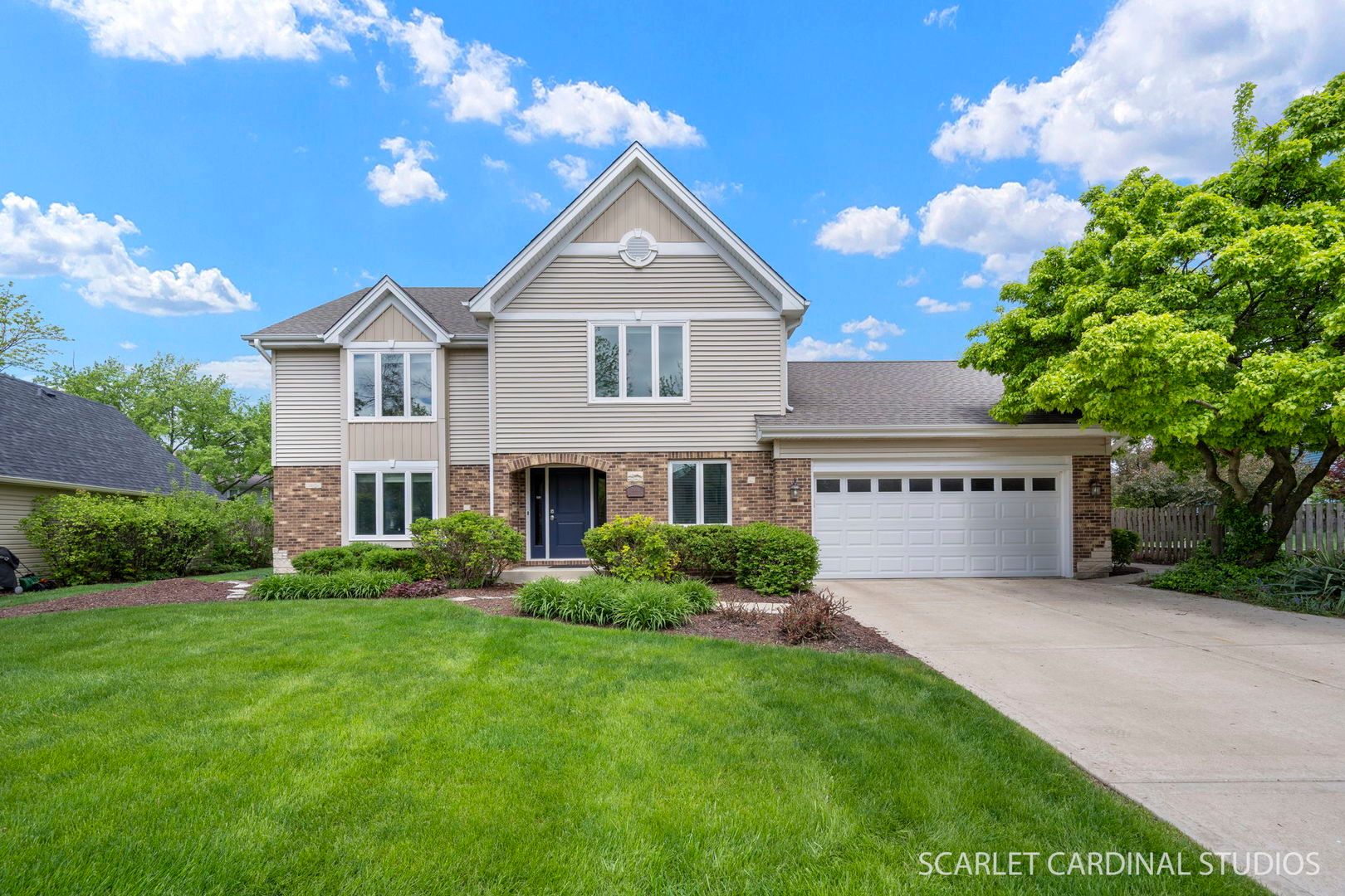 2010 Canterbury Place — Wheaton, IL 60189