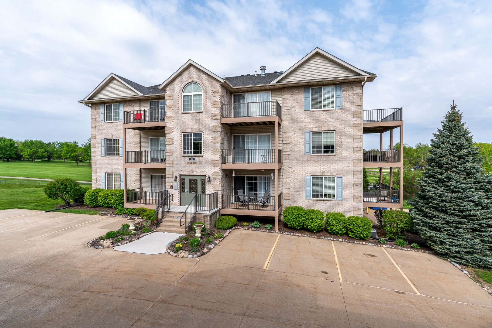 2958 Holiday Court #9 — Bettendorf, IA 52722